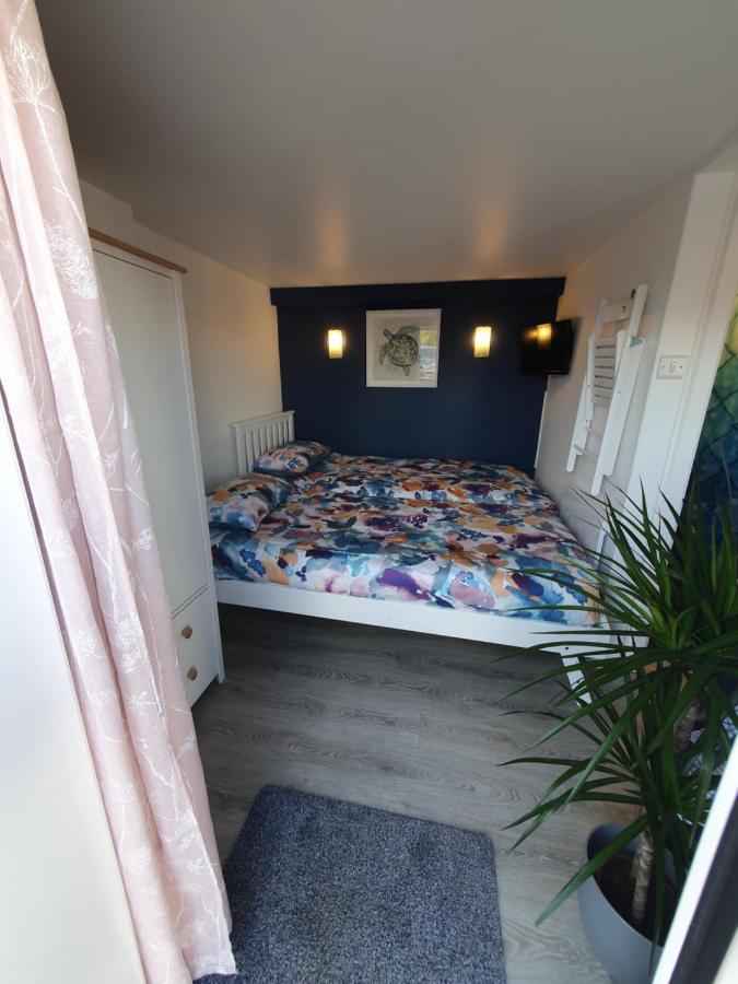 Lovely Private Studio Room With Own Kitchen And Bathroom. Set In The Popular Area Of Shiphay In Torquay And Only A Short Walk From Torbay Hospital Εξωτερικό φωτογραφία