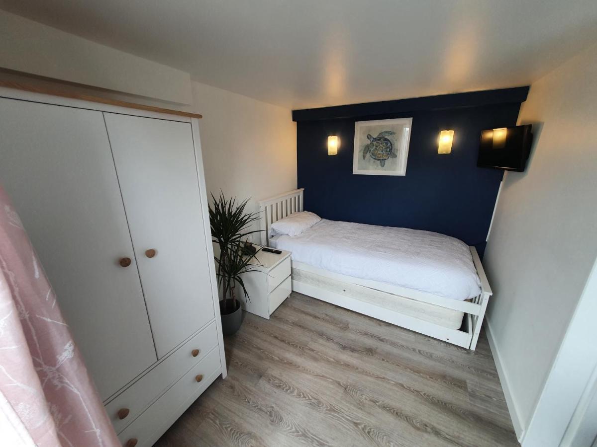 Lovely Private Studio Room With Own Kitchen And Bathroom. Set In The Popular Area Of Shiphay In Torquay And Only A Short Walk From Torbay Hospital Εξωτερικό φωτογραφία